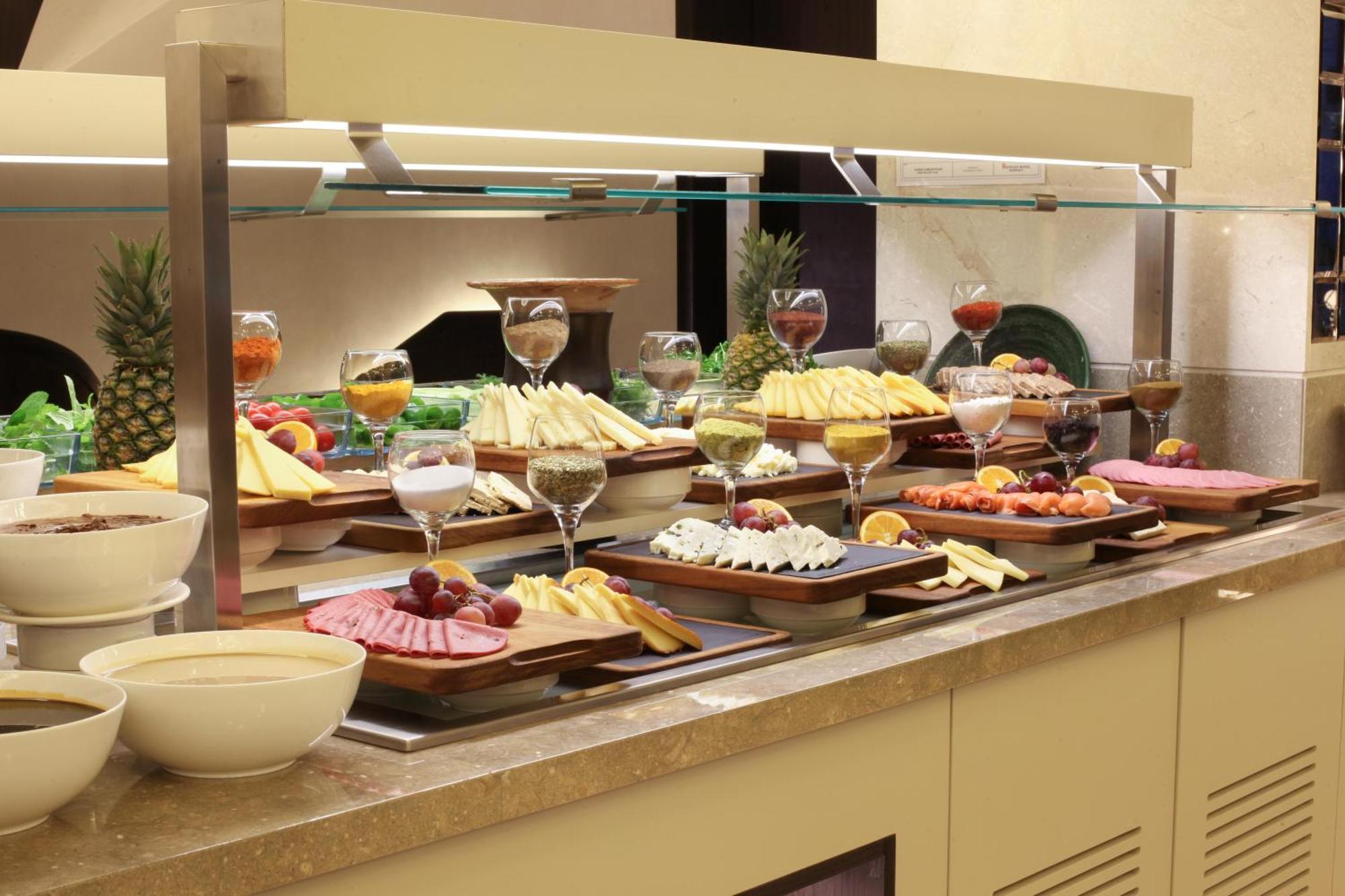 فنادق بنتلي باي مولتون - سبيشال كلاس اسطنبول المظهر الخارجي الصورة A buffet