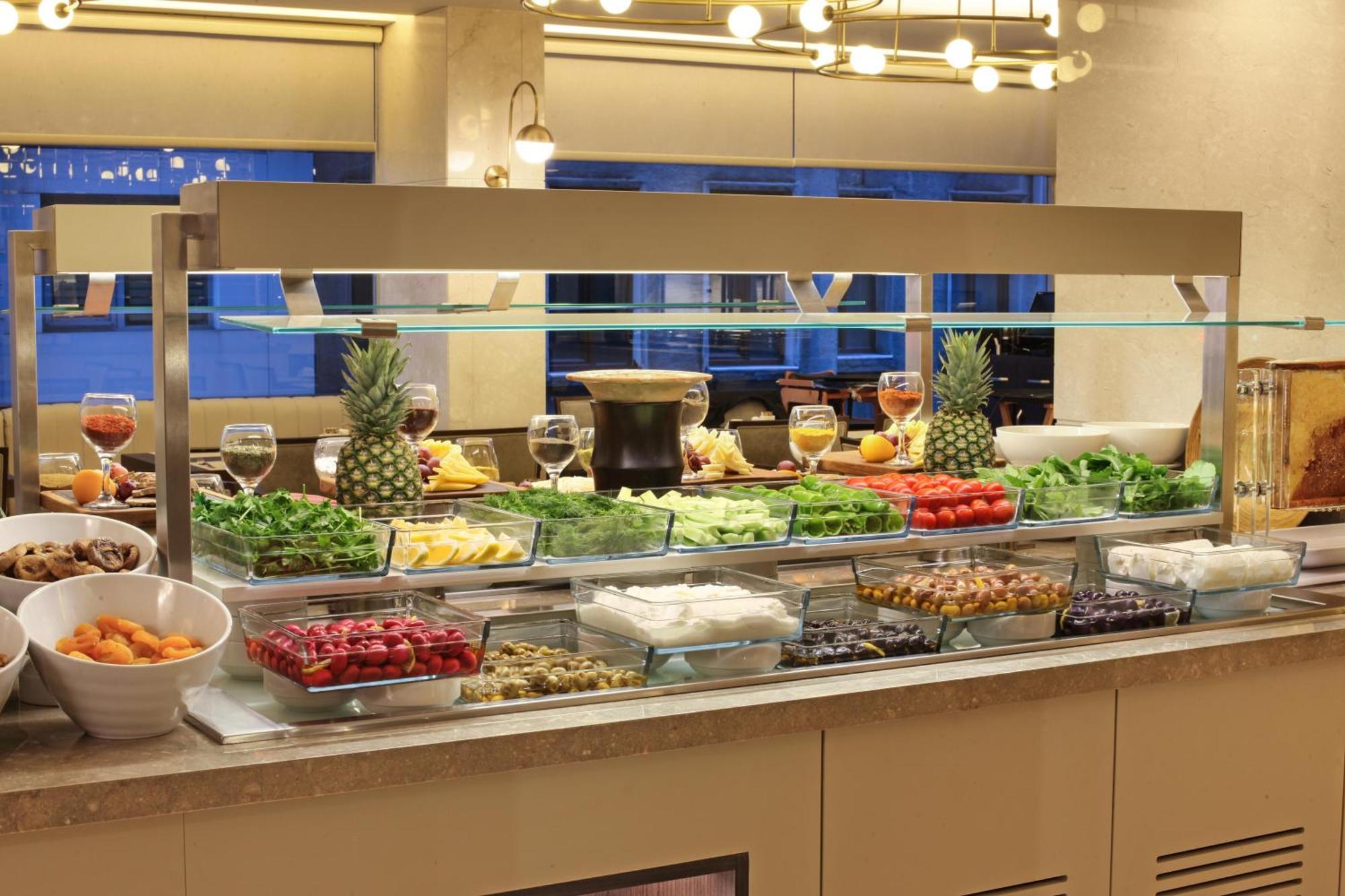 فنادق بنتلي باي مولتون - سبيشال كلاس اسطنبول المظهر الخارجي الصورة A salad bar