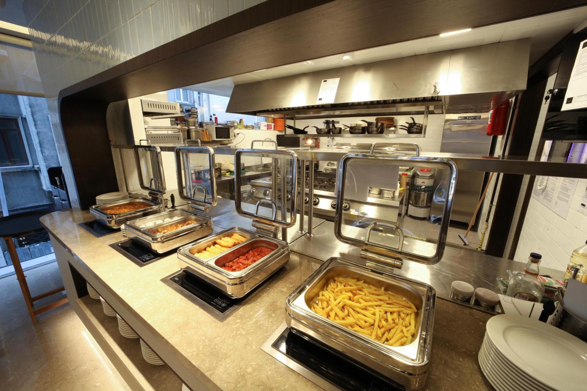 فنادق بنتلي باي مولتون - سبيشال كلاس اسطنبول المظهر الخارجي الصورة A buffet at a restaurant