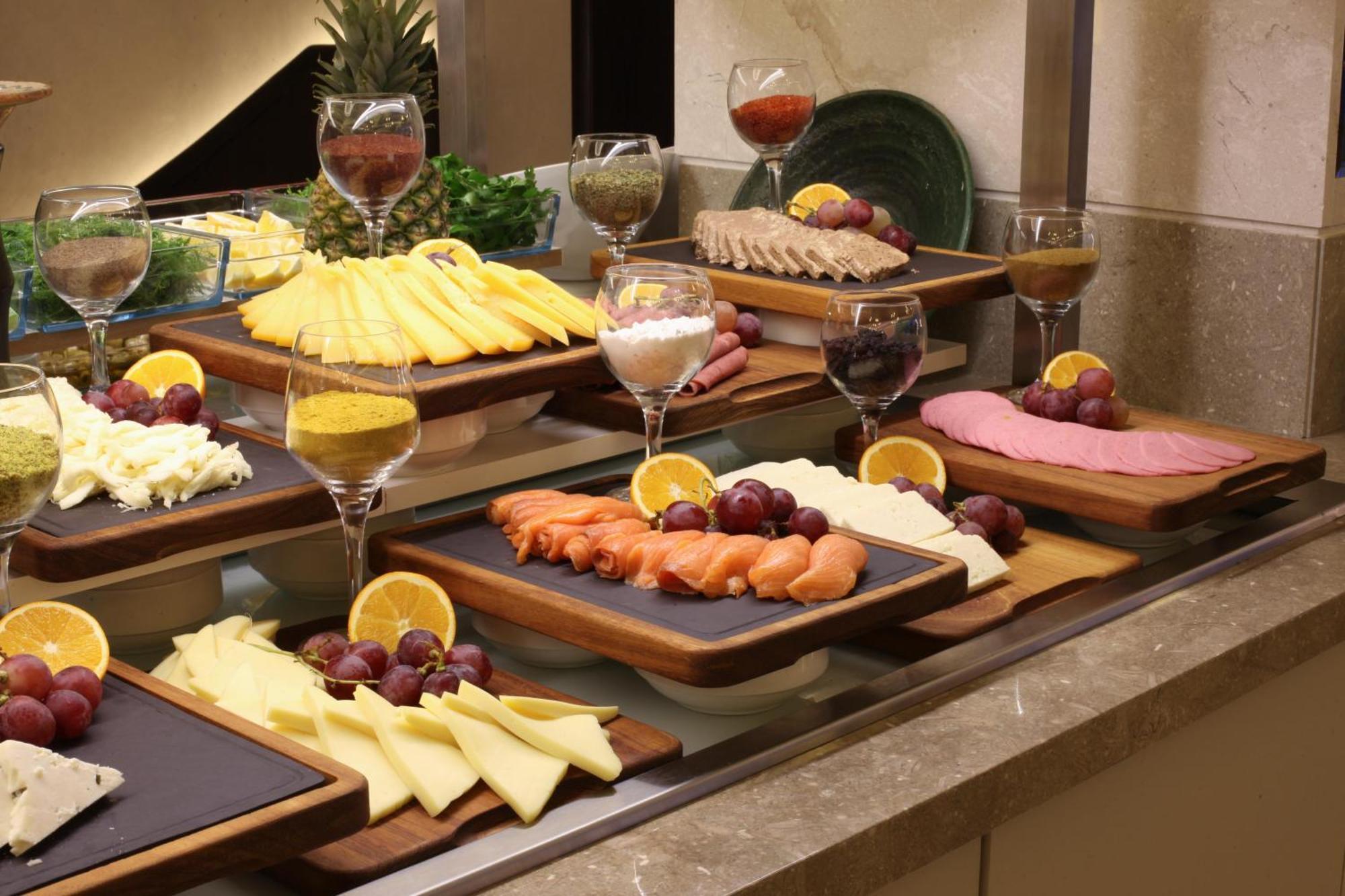 فنادق بنتلي باي مولتون - سبيشال كلاس اسطنبول المظهر الخارجي الصورة A cheese platter