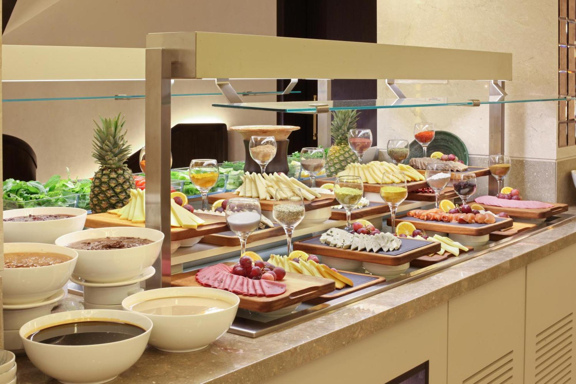 فنادق بنتلي باي مولتون - سبيشال كلاس اسطنبول المظهر الخارجي الصورة A buffet at a hotel
