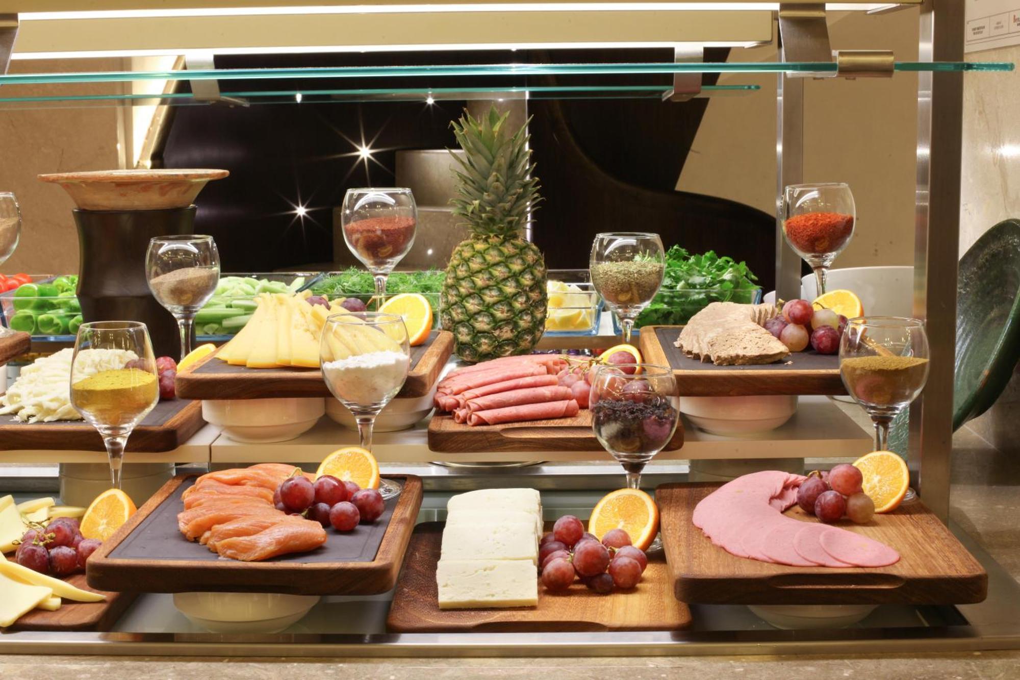 فنادق بنتلي باي مولتون - سبيشال كلاس اسطنبول المظهر الخارجي الصورة A buffet