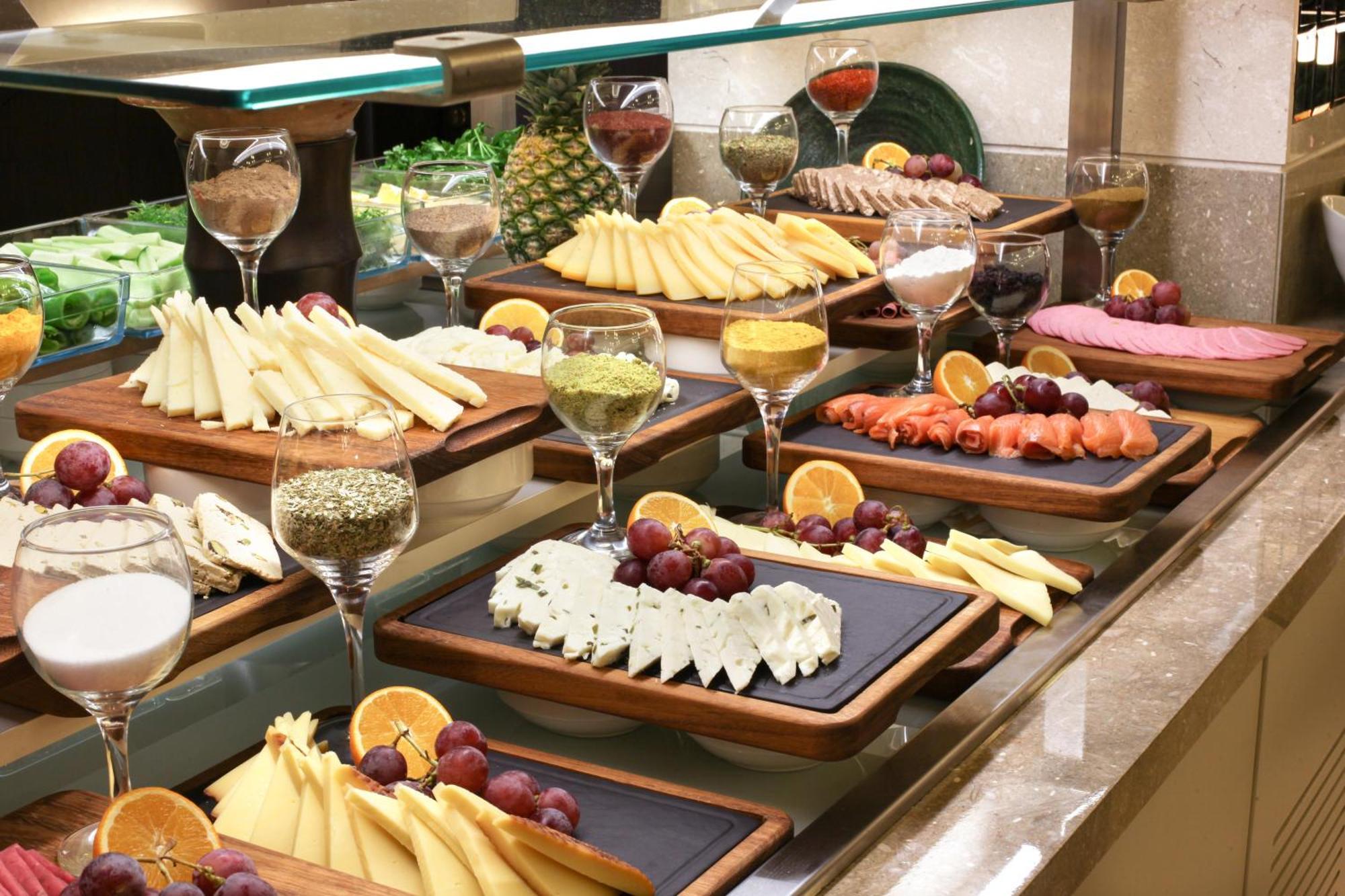 فنادق بنتلي باي مولتون - سبيشال كلاس اسطنبول المظهر الخارجي الصورة A cheese platter