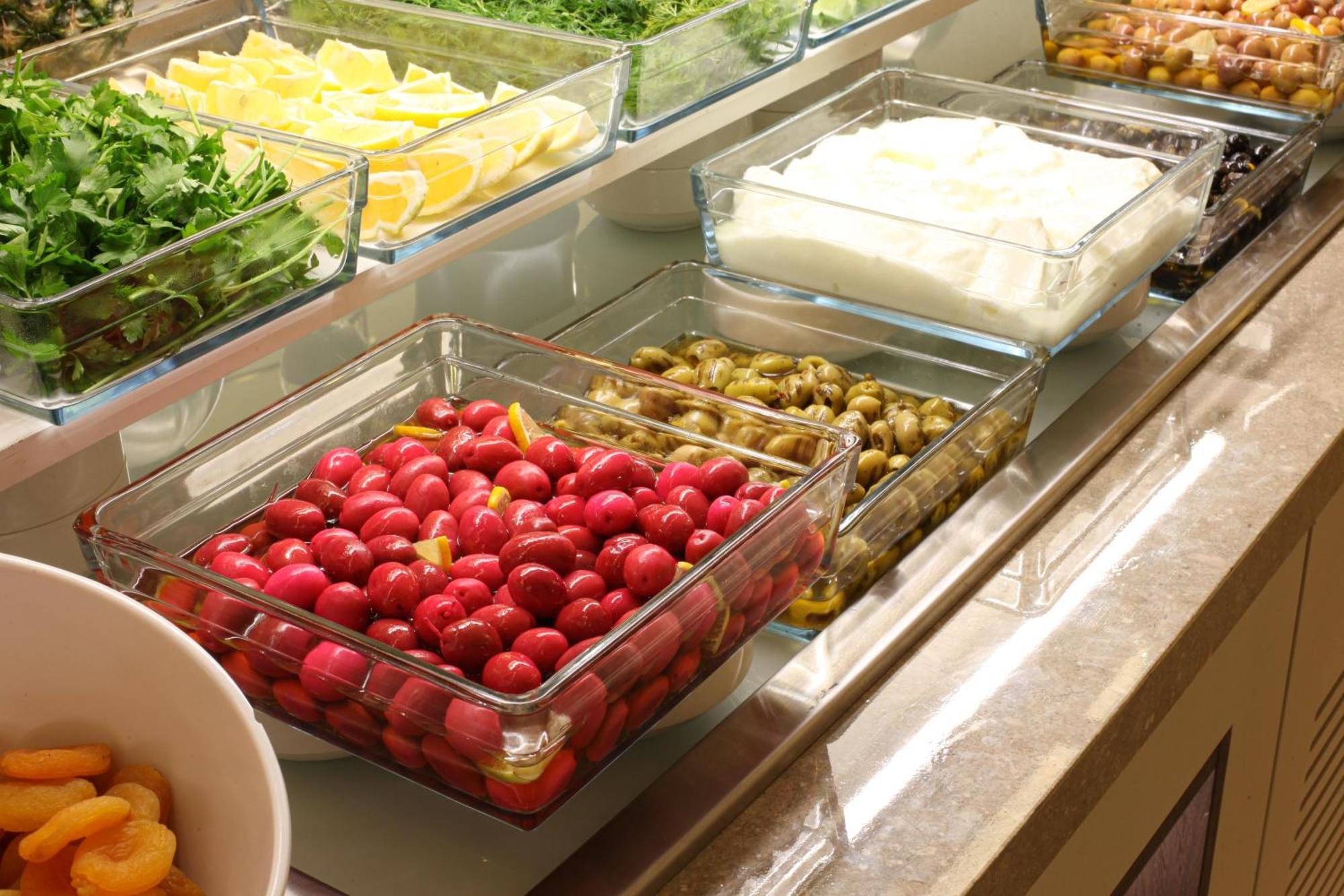 فنادق بنتلي باي مولتون - سبيشال كلاس اسطنبول المظهر الخارجي الصورة Cherry tomatoes and olives