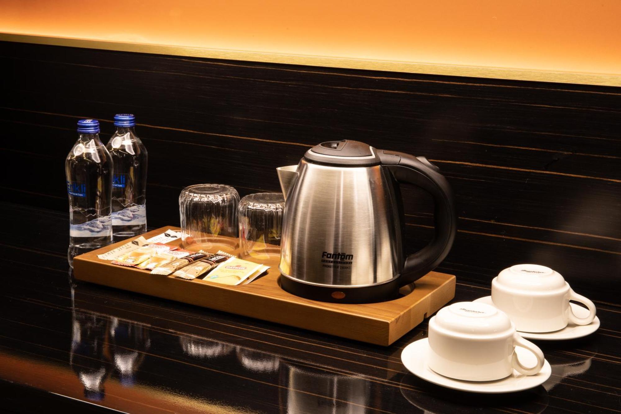 فنادق بنتلي باي مولتون - سبيشال كلاس اسطنبول المظهر الخارجي الصورة A kettle in a hotel room